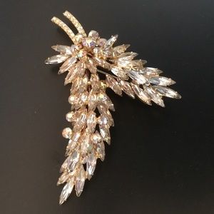Elegant Vintage Rhinestone Leaf Pin